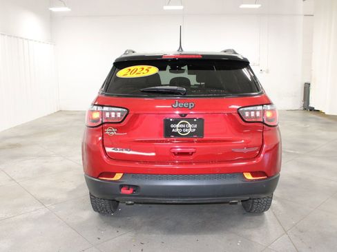 Used 2025 Jeep Compass Trailhawk image 8