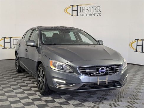 Used 2016 Volvo S60 T5 Inscription Platinum image 2