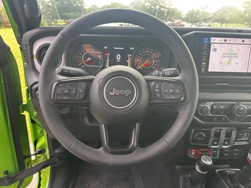 Used 2025 Jeep Wrangler Sport AWD/4WD image 17
