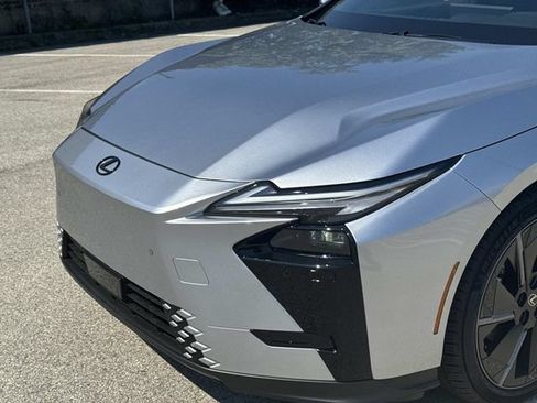 New 2026 Lexus ES 500e AWD/4WD image 10