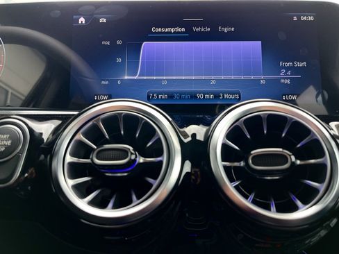 Used 2025 Mercedes-Benz GLA 250 4MATIC image 35