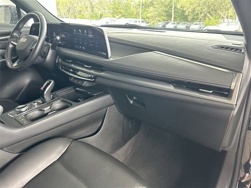 Used 2025 Cadillac XT4 Premium Luxury image 32