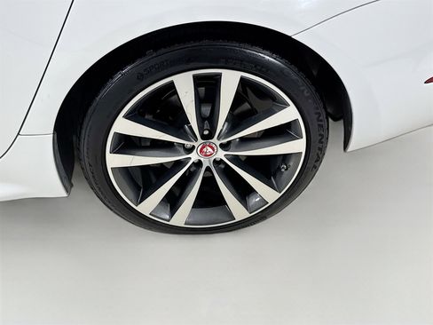 Used 2017 Jaguar XJ R-Sport image 33