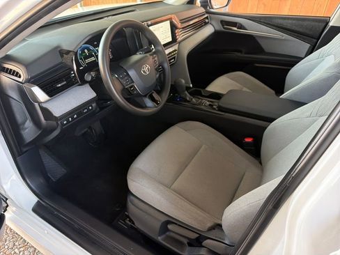 Used 2025 Toyota Camry LE image 2