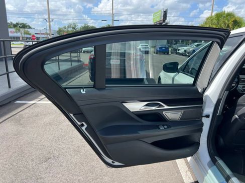 Used 2018 BMW 740e xDrive w/ M Sport Package AWD/4WD image 47