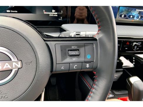 Used 2025 Nissan Kicks SR FWD image 18