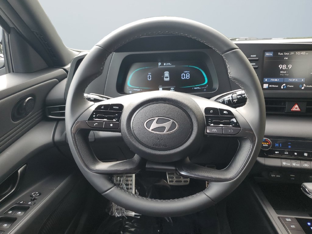 Used 2025 Hyundai Elantra Sport FWD image 12