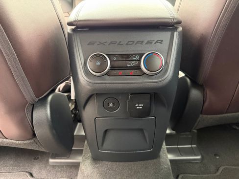 Used 2025 Ford Explorer Platinum w/ LUX Leather Package AWD/4WD image 27