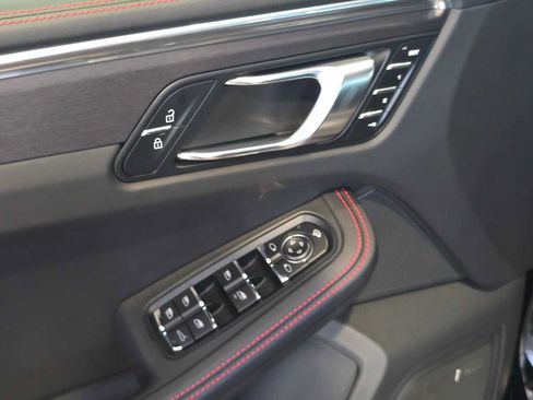 Used 2025 Porsche Macan GTS AWD/4WD image 24