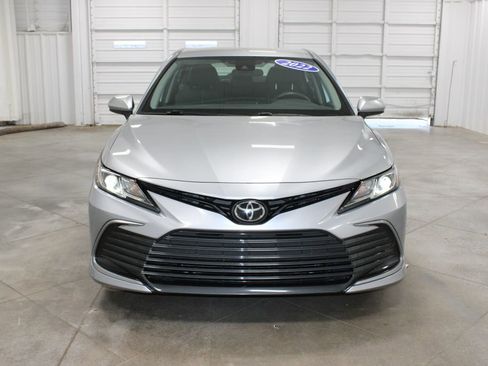 Used 2022 Toyota Camry LE FWD image 3