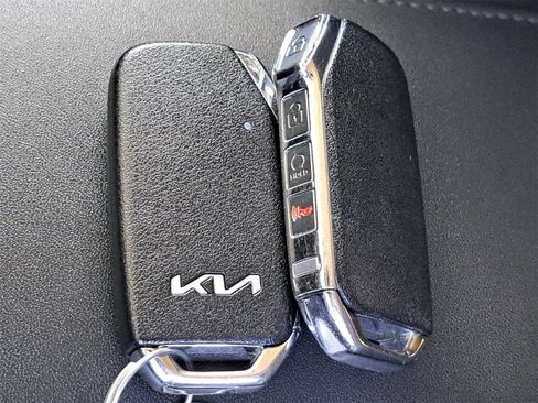 Used 2023 Kia Niro EX Touring image 36