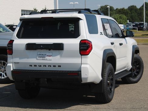 Used 2025 Toyota 4Runner TRD Off-Road Premium image 11