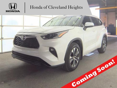 Used 2023 Toyota Highlander XLE image 1