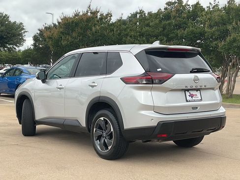 Used 2025 Nissan Rogue SV FWD image 6