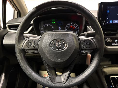 Used 2025 Toyota Corolla LE image 27