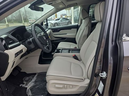 New 2026 Honda Odyssey Touring image 9