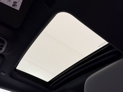 Used 2024 Chevrolet Colorado Z71 w/ Z71 Convenience Package 2 image 9