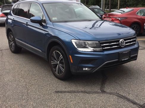 Used 2018 Volkswagen Tiguan SEL AWD/4WD image 1