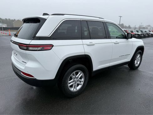 Used 2023 Jeep Grand Cherokee Laredo w/ Luxury Tech Group I image 10