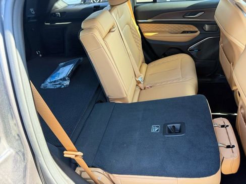 New 2025 Jeep Grand Cherokee Summit w/ High Altitude Package AWD/4WD image 19