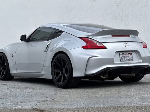 Used 2009 Nissan 370Z Touring w/ Sport Pkg image 6