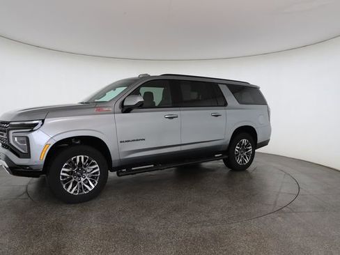 Used 2025 Chevrolet Suburban Z71 image 4