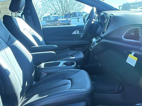 New 2026 Chrysler Voyager LX image 11