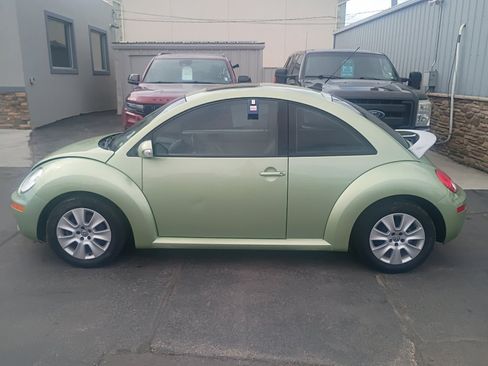 Used 2009 Volkswagen Beetle S FWD image 1