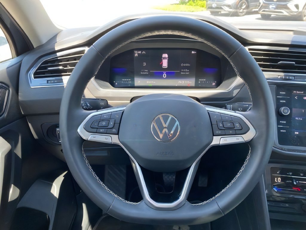 Used 2023 Volkswagen Tiguan SE w/ Panoramic Sunroof Package AWD/4WD image 13
