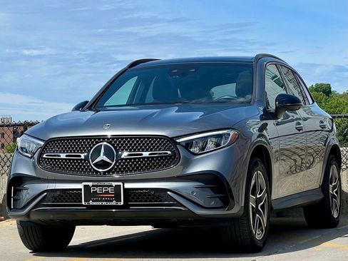 Used 2023 Mercedes-Benz GLC 300 4MATIC image 4