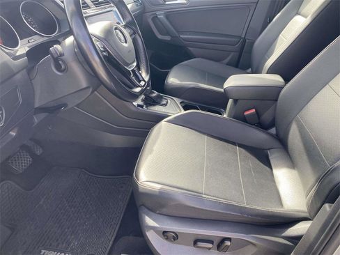 Used 2019 Volkswagen Tiguan SE image 17