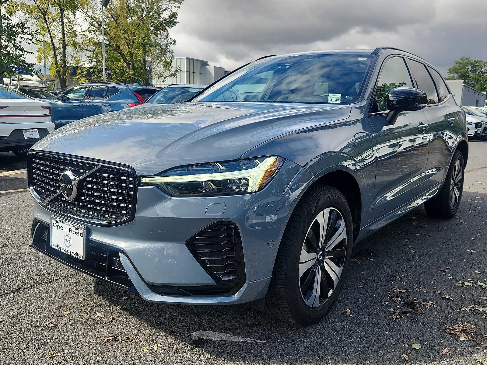 Certified 2024 Volvo XC60 T8 Plus w/ Climate Package AWD/4WD image 3