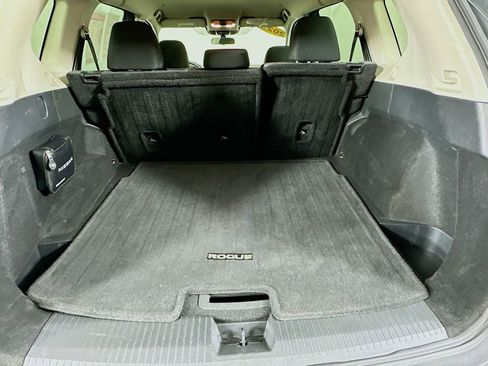 Used 2023 Nissan Rogue SV image 32