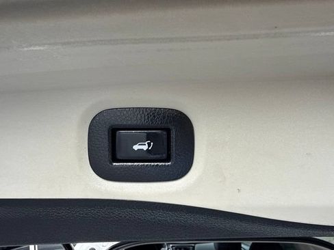Used 2018 Nissan Rogue SV w/ Premium Package AWD/4WD image 16