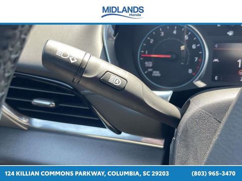 Used 2023 Chevrolet Traverse LT FWD image 24