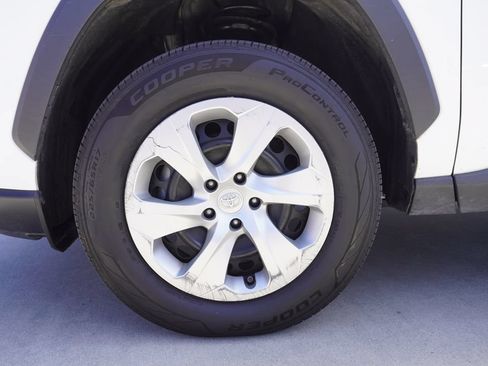 Certified 2022 Toyota RAV4 LE w/ Carpet Mat Package (TMS) AWD/4WD image 21