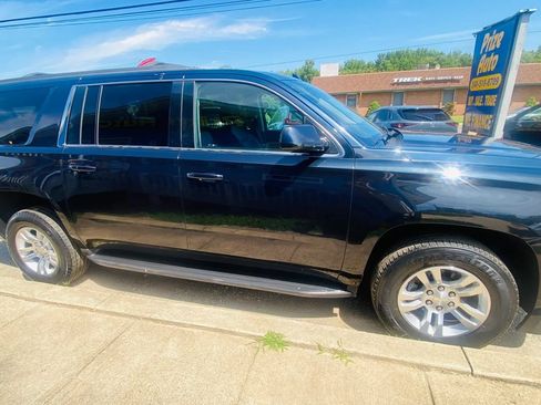 Used 2018 Chevrolet Suburban LT AWD/4WD image 5