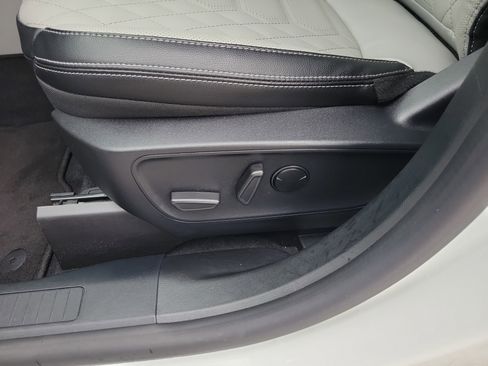 Certified 2024 Ford Escape SE w/ PHEV Premium Package image 9