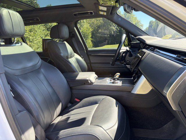 Used 2023 Land Rover Range Rover Long Wheelbase SE AWD/4WD image 5