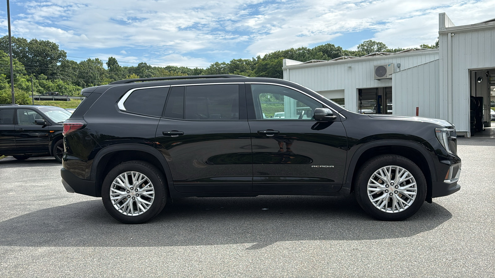 Certified 2026 GMC Acadia Elevation w/ Elevation Premium Package AWD/4WD image 5