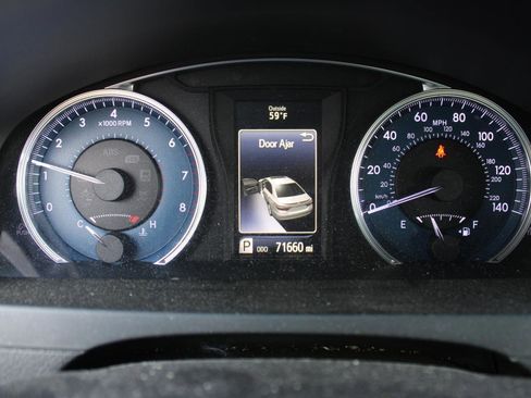 Used 2017 Toyota Camry LE image 15