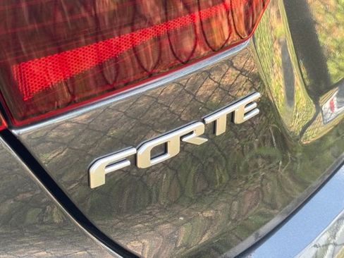 Certified 2024 Kia Forte LXS FWD image 3