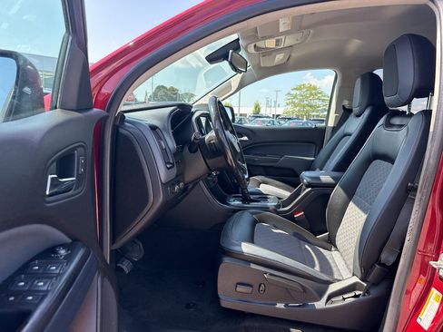 Used 2018 Chevrolet Colorado Z71 AWD/4WD image 12