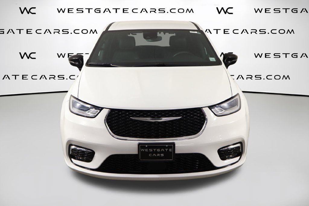 Used 2025 Chrysler Pacifica Select FWD image 2