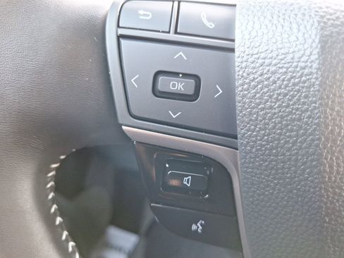 Used 2025 Toyota Camry SE image 22