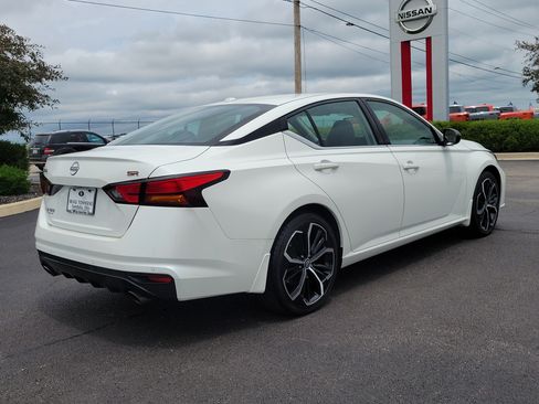 Used 2024 Nissan Altima 2.5 SR w/ SR Premium Package FWD image 4