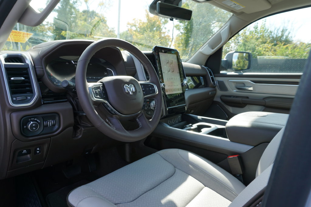 Used 2025 RAM 1500 Laramie w/ Advanced Safety Group II AWD/4WD image 12