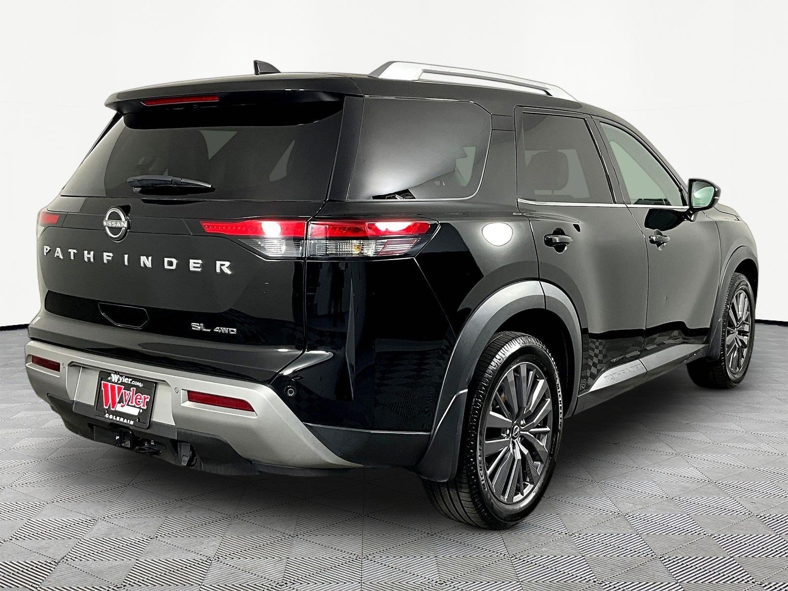 Used 2023 Nissan Pathfinder SL w/ SL Premium Package AWD/4WD image 6