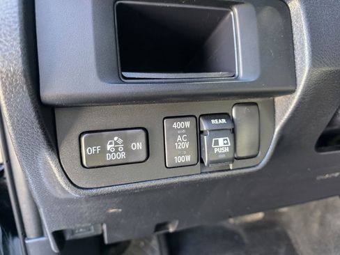 Used 2017 Toyota Tacoma TRD Off-Road image 23