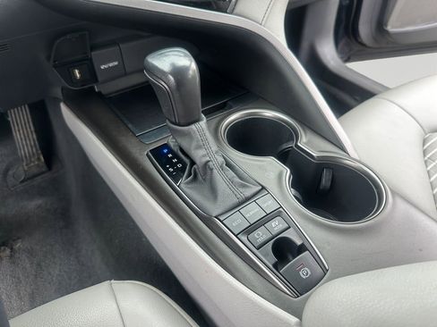 Used 2022 Toyota Camry SE FWD image 18